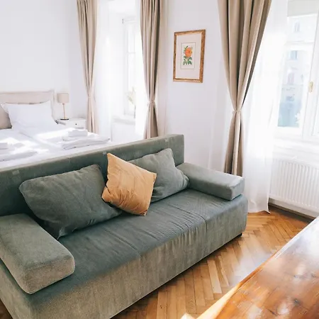 Riverside Mescanka Apartment *