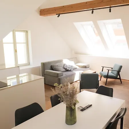 Riverside Mescanka Apartment *